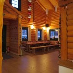 Holzhaus-Rundbohlen-Rundbalken-Gewerbeobjekt-Gaststaette-Innen-So8