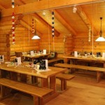 Holzhaus-Rundbohlen-Rundbalken-Gewerbeobjekt-Gaststaette-Innen-So12