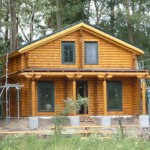 Holzhaus-Rundbohlen-Rundbalken-Wohnhaus-Aufbau-Hammer5
