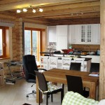 Wohnblockhaus-Holzhaus-Rundbohlen-Rundbalken-Wohnhaus-Innen-Lehmann18