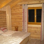Wohnblockhaus-Holzhaus-Rundbohlen-Rundbalken-Wohnhaus-Innen-Lehmann9