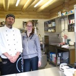 mueller07-high-tech-kueche-rundbohlenhaus-cafe