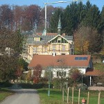 5-rohbau-aufbau-maske-aussen-fern-rundbalken-blockhaus-